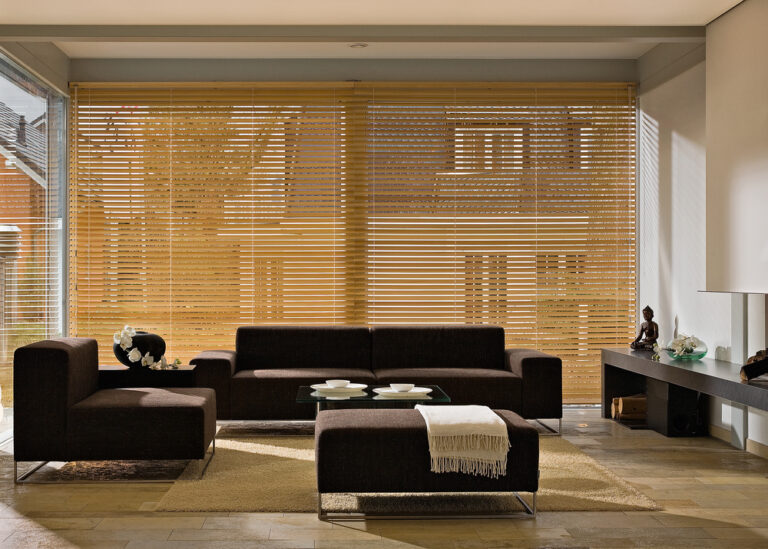 ΞΥΛΙΝΑ ΣΤΟΡΙΑ ΣΕ ΣΑΛΟΝΙ